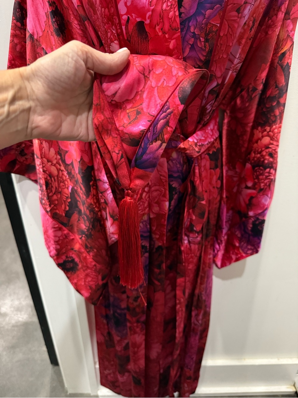 Natori (Josie Natori) Red and Pink Floral Silk Kimono Robe with Belt - Picture 3 of 6